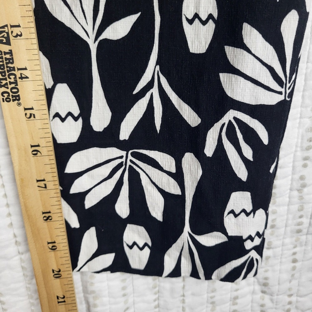 Chico's Crop Pants Women 1.5 L Black White Floral Botanical Pull On Casual - Picture 6 of 10